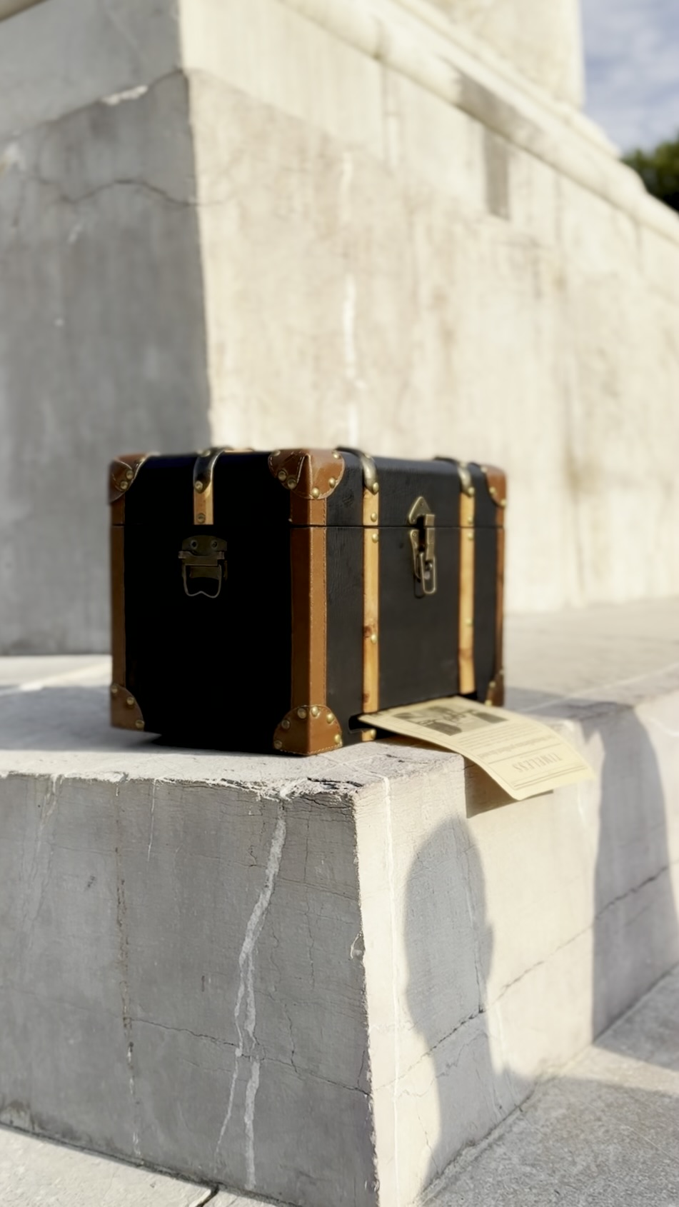 Malle Timeless et journal imprimé sur place