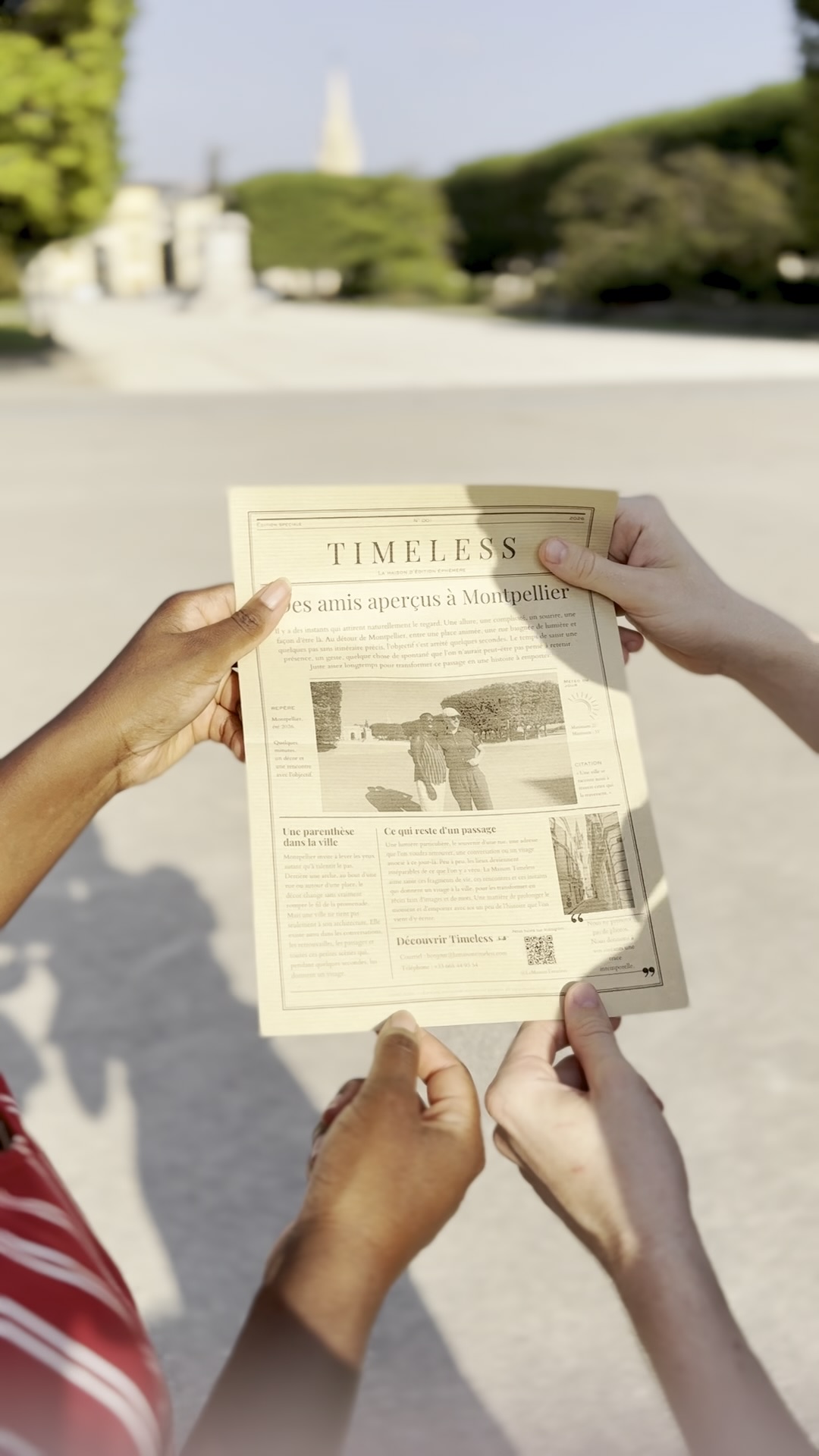 Journal Timeless personnalisé présenté en grand format